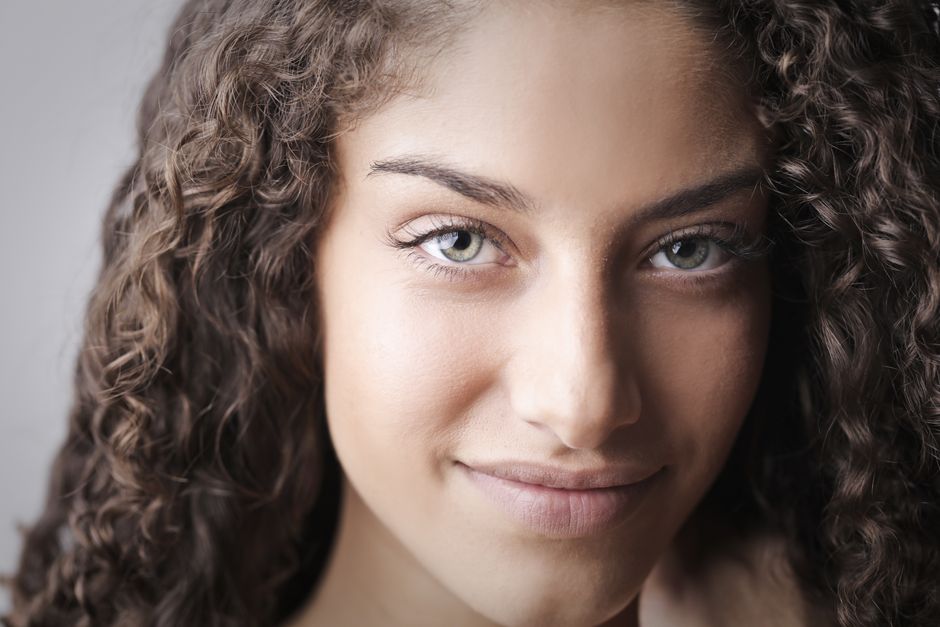 A Fresh Spring Makeup Routine With Fewer Products