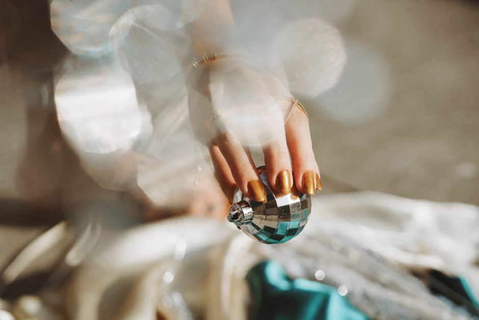 Glittery Nail Ideas for the Party Season