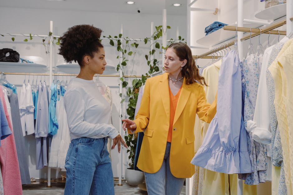 Capsule Wardrobe on a Budget: 5 Pieces, 12 Outfits